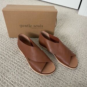 Gentle Souls Leslie flat sandal